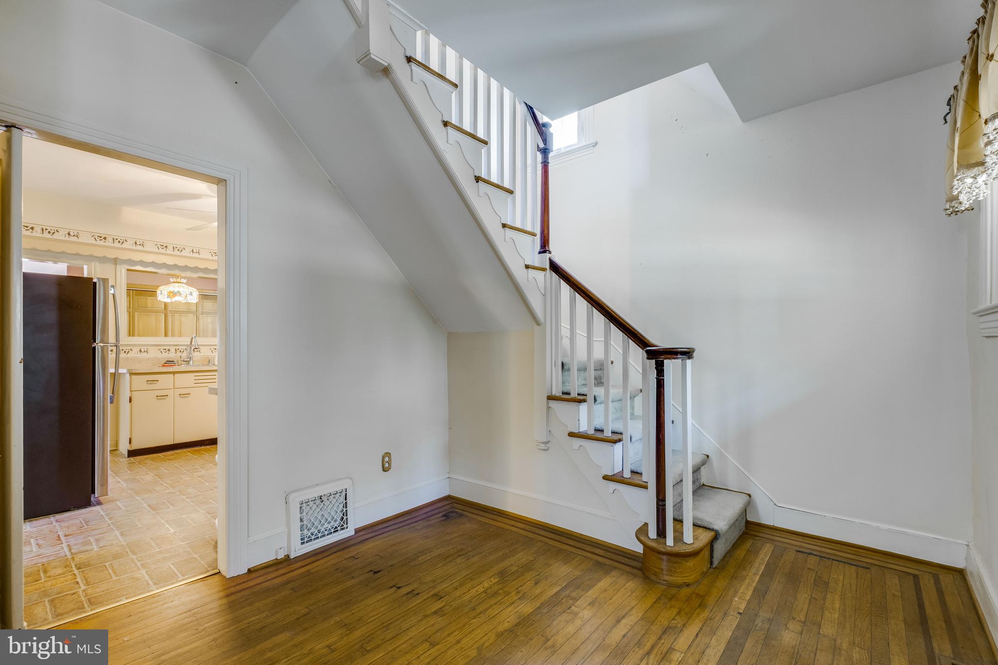 114 Berlin Road South Lindenwold, NJ 08021 - Photo 8 of 42 Front Foyer