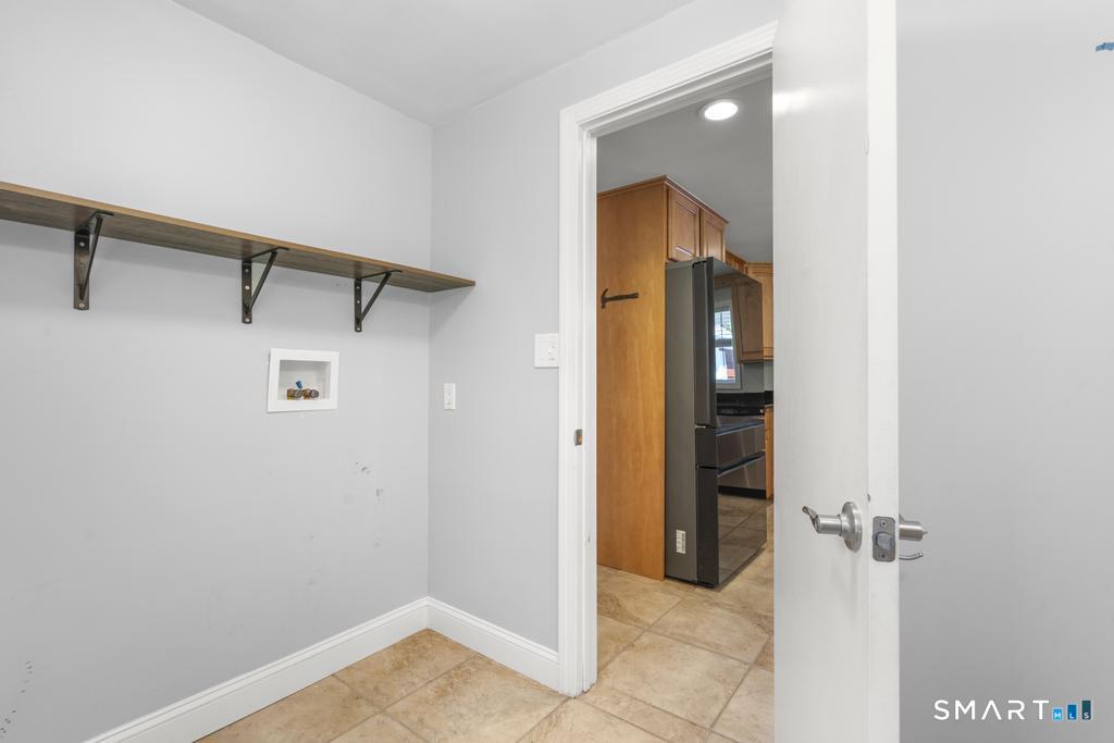 43 East Village Road Shelton, CT 06484 - Photo 11 of 40