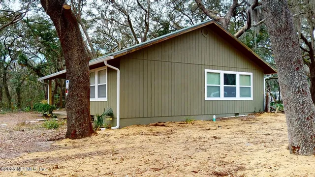 $1,500 | 201 Florence Avenue, Interlachen, FL 32148