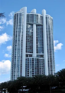 $1,075,000 | 18201 Collins Avenue, Unit 3301A, Sunny Isles Beach, FL 33160