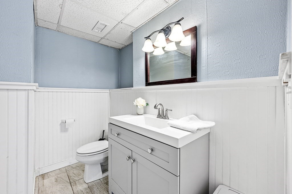 29 Dominion Road Worcester, MA 01605 - Photo 27 of 36 a bathroom with a toilet sink and mirror