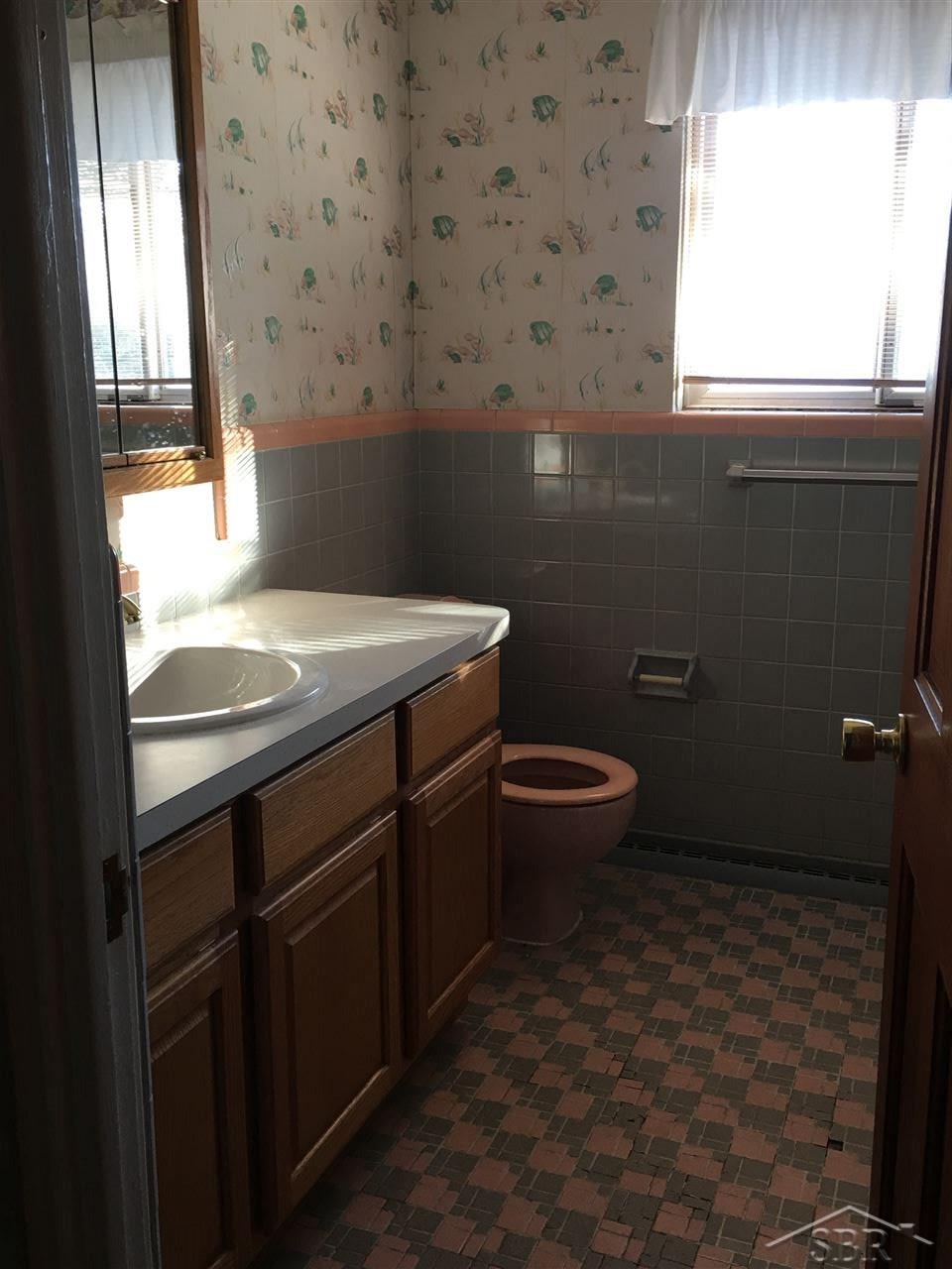 1150 North Center Road Saginaw, MI 48638 - Photo 14 of 18 31312666-13.JPG