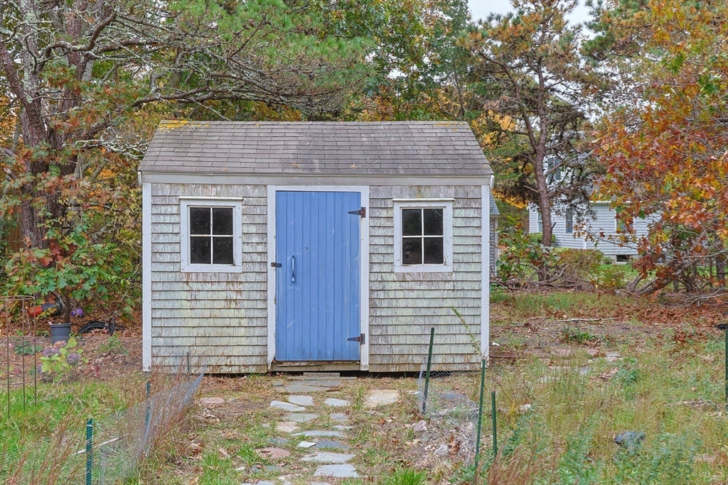 30 Mayflower Road Eastham, MA 02642 - Photo 34 of 38 a backyard of a house