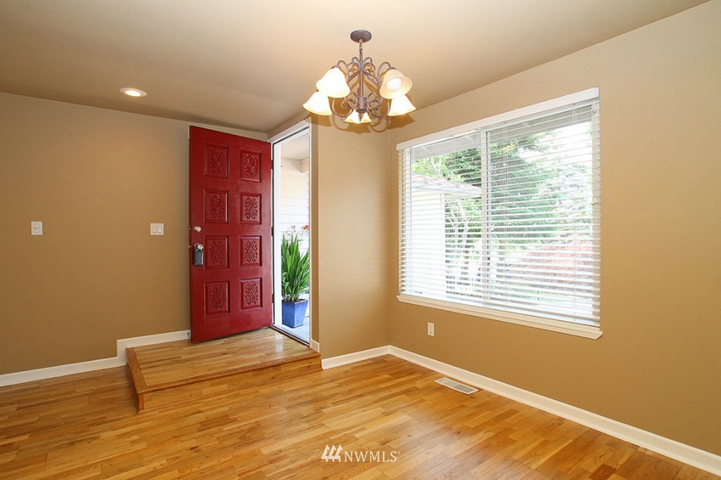 17010 156th Avenue Southeast Renton, WA 98058 - Photo 2 of 13