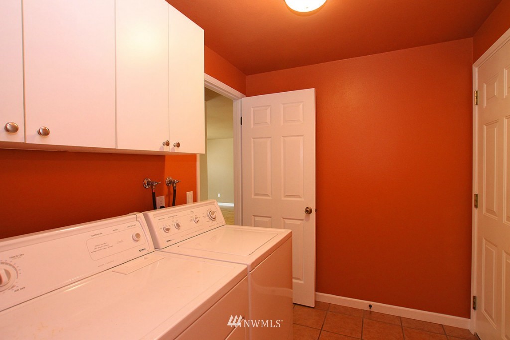 17010 156th Avenue Southeast Renton, WA 98058 - Photo 11 of 13