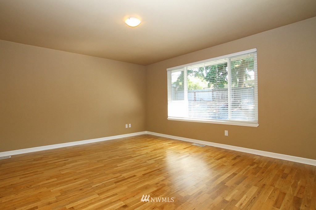 17010 156th Avenue Southeast Renton, WA 98058 - Photo 3 of 13