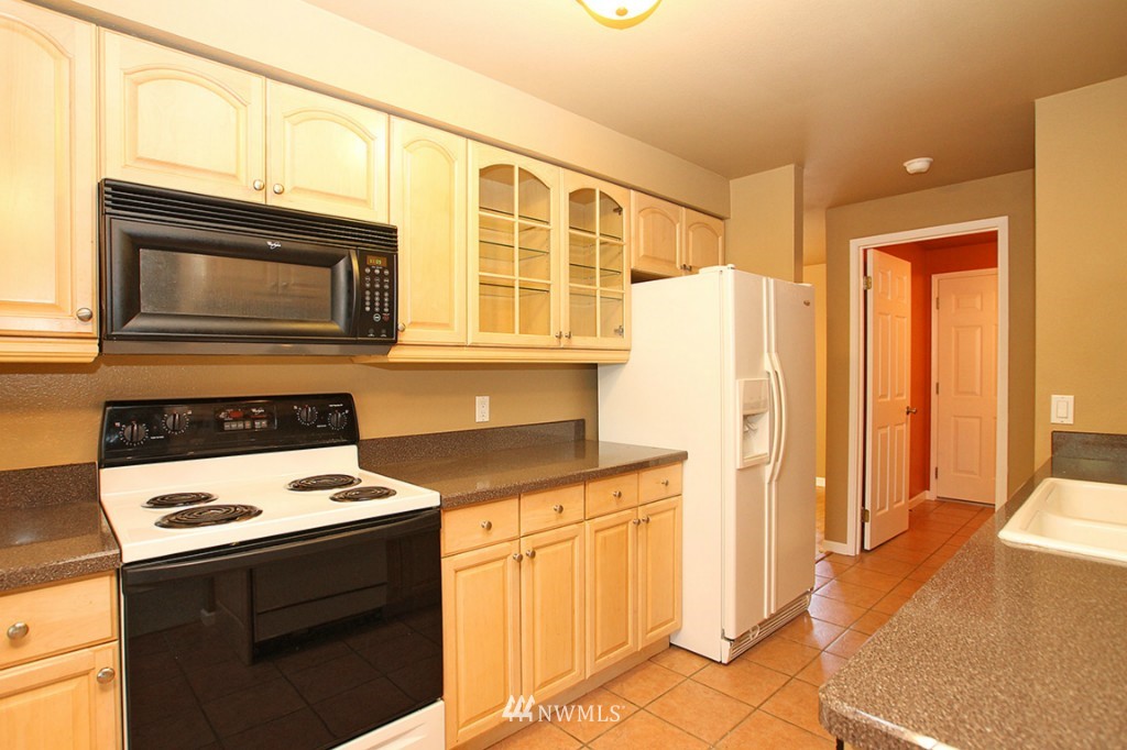 17010 156th Avenue Southeast Renton, WA 98058 - Photo 4 of 13
