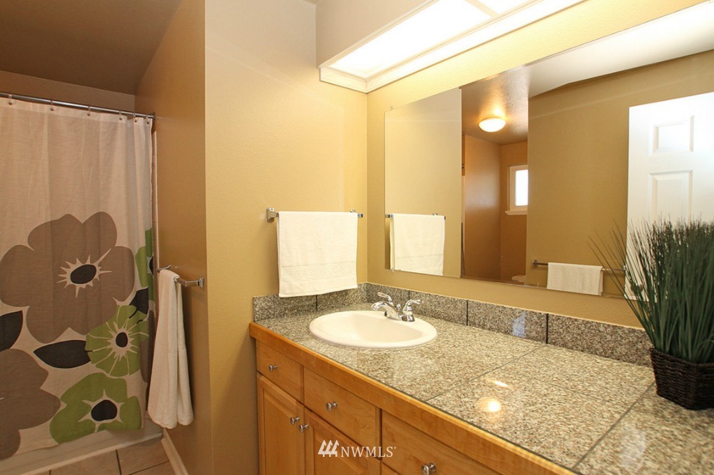 17010 156th Avenue Southeast Renton, WA 98058 - Photo 7 of 13