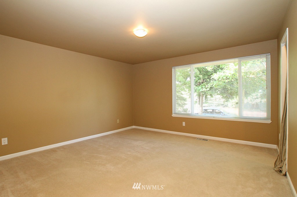 17010 156th Avenue Southeast Renton, WA 98058 - Photo 8 of 13