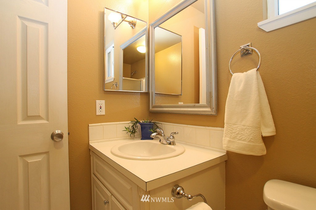 17010 156th Avenue Southeast Renton, WA 98058 - Photo 9 of 13