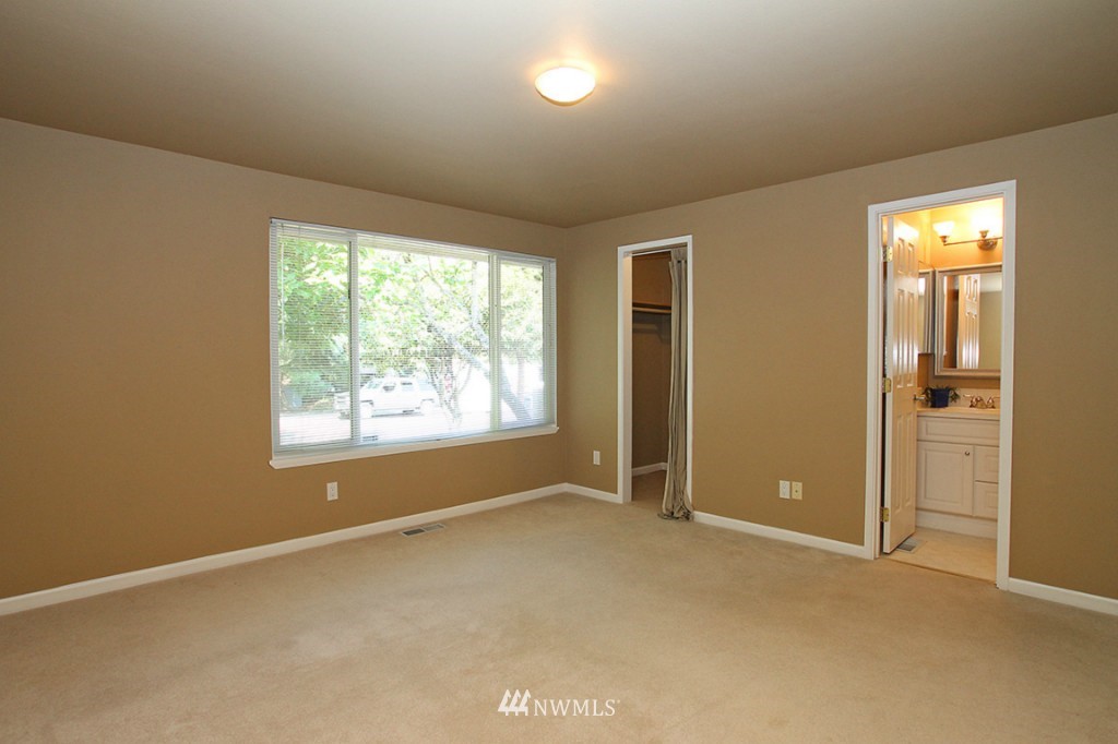 17010 156th Avenue Southeast Renton, WA 98058 - Photo 10 of 13