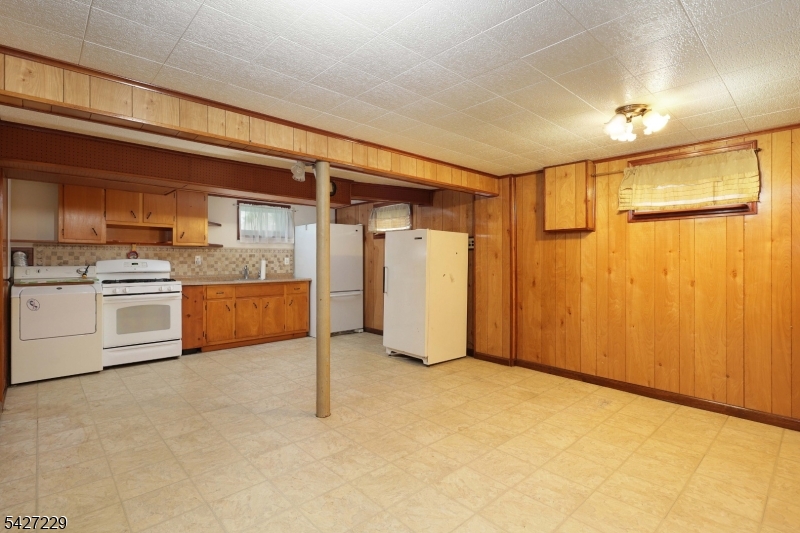 76 Harrison Street Clark, NJ 07066 - Photo 22 of 28