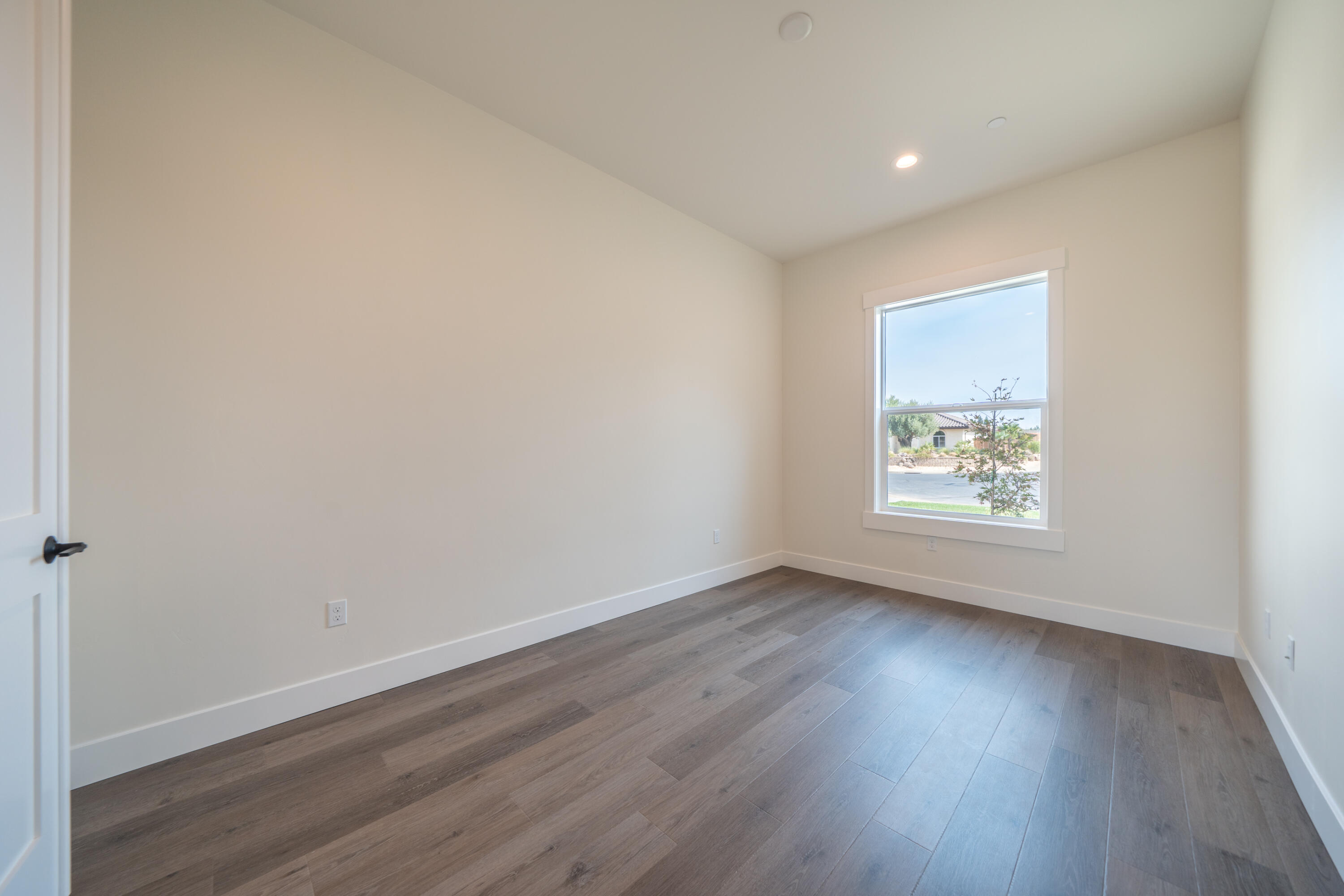 3792 Thomason Trail Redding, CA 96002 - Photo 19 of 42 an empty room with wooden floor and windows