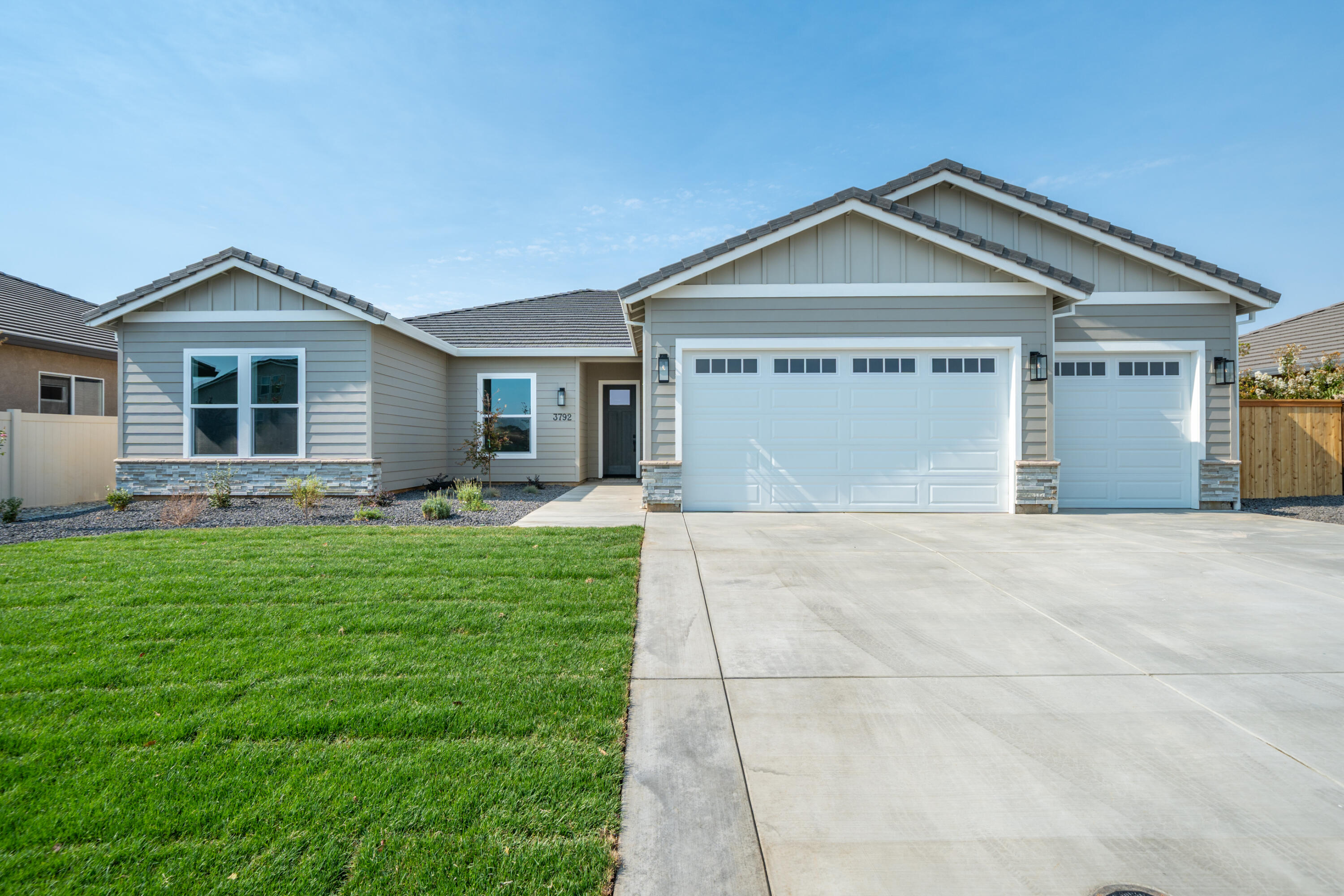 3792 Thomason Trail Redding, CA 96002 - Photo 2 of 42 a front view of house with yard