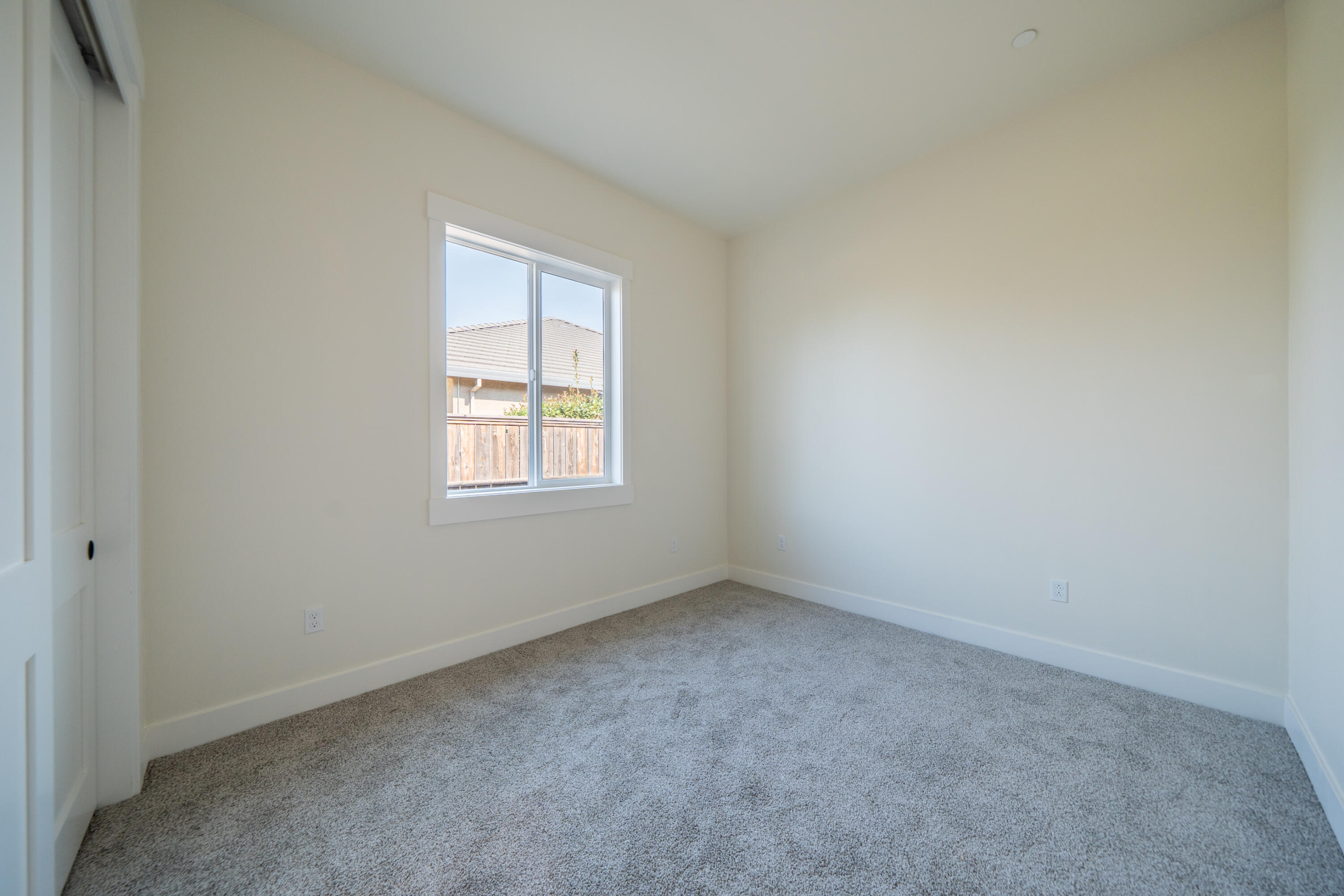 3792 Thomason Trail Redding, CA 96002 - Photo 23 of 42 an empty room with a window