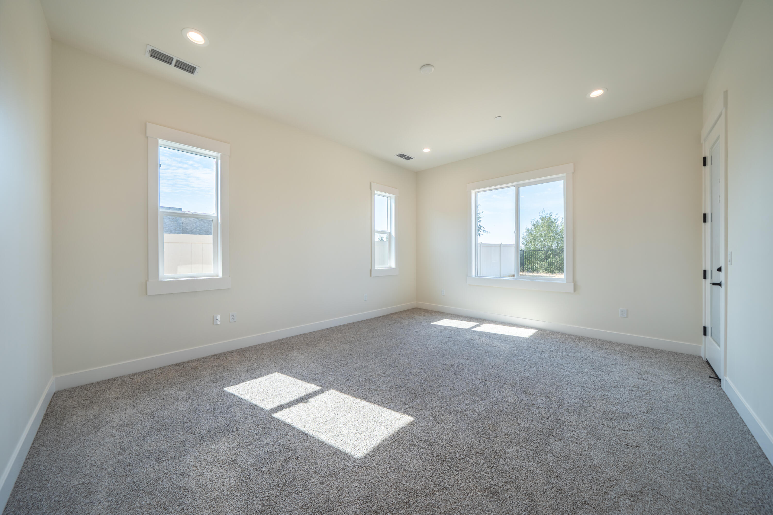 3792 Thomason Trail Redding, CA 96002 - Photo 25 of 42 an empty room with windows