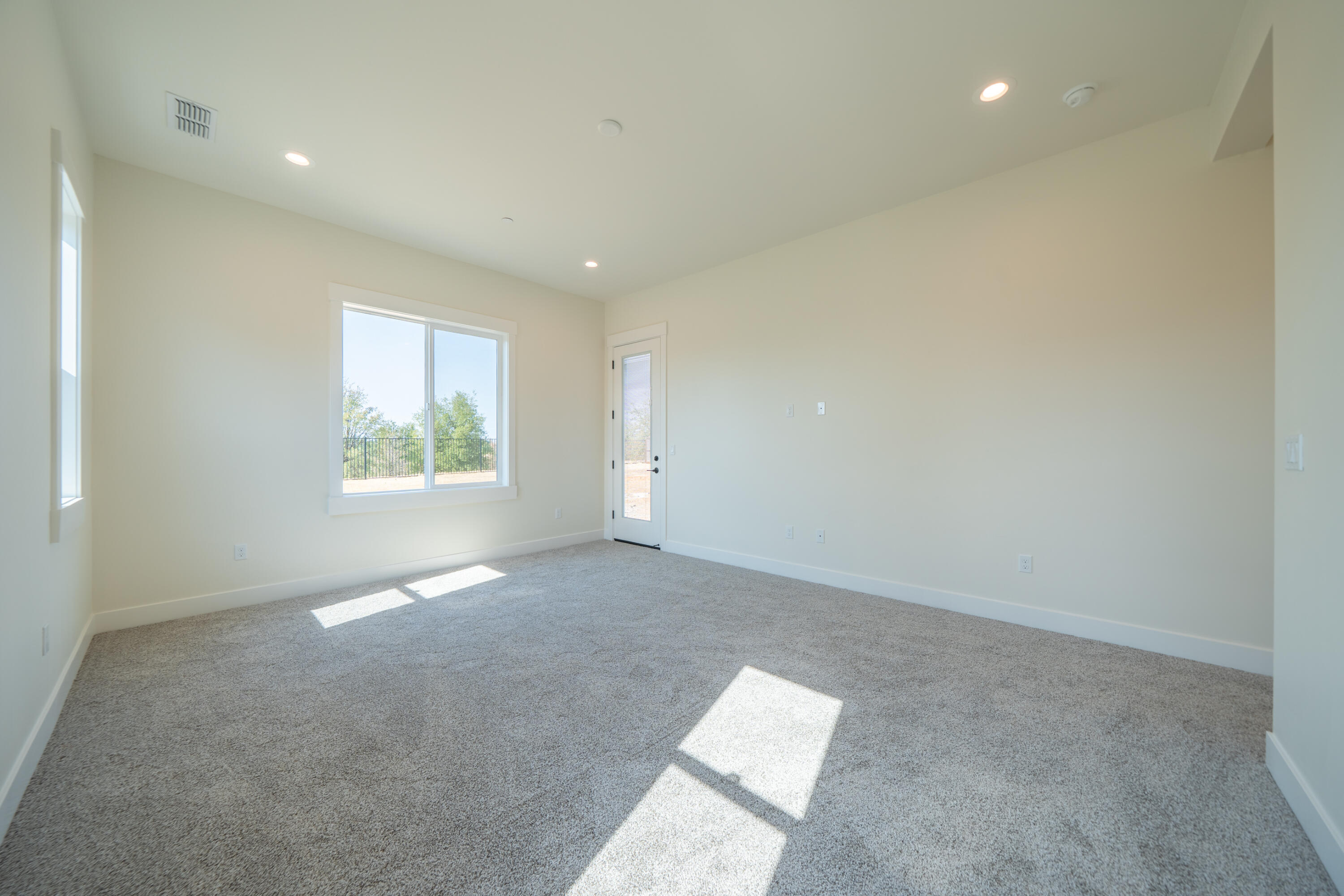 3792 Thomason Trail Redding, CA 96002 - Photo 26 of 42 an empty room with windows