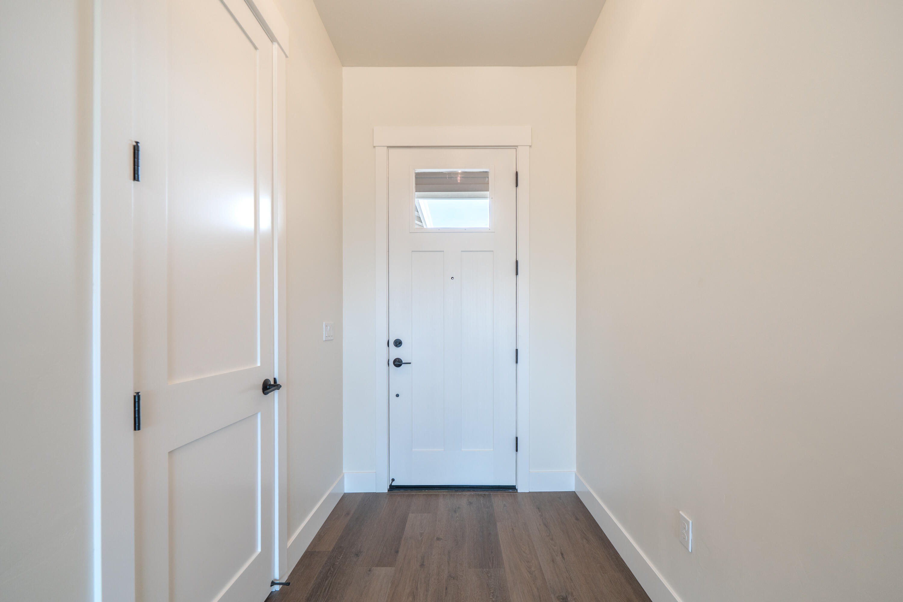 3792 Thomason Trail Redding, CA 96002 - Photo 5 of 42 a view of small space with wooden floor