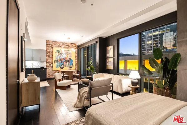 $458,000 | 655 South Hope Street, Unit 1401, Los Angeles, CA 90017