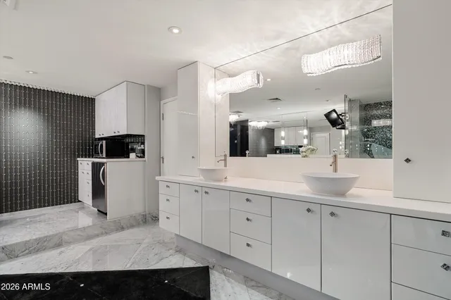 $2,500,000 | 1040 East Osborn Road, Unit 1902, Phoenix, AZ 85014