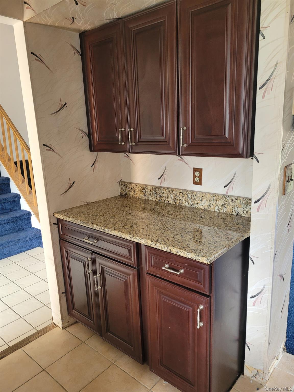 174 Melanie Way Commack, NY 11725 - Photo 5 of 10 Kitchen