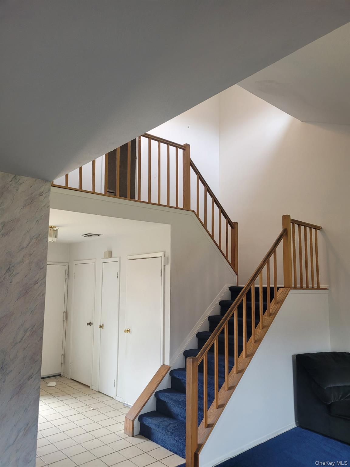 174 Melanie Way Commack, NY 11725 - Photo 6 of 10 Stairway / Cathedral Ceiling