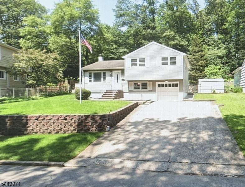 89 Knolls Road Bloomingdale, NJ 07403 - Photo 1 of 10