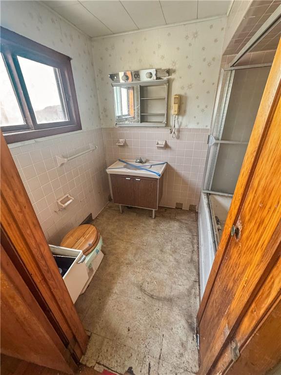 35 Florence Avenue Burgettstown, PA 15021 - Photo 5 of 5 a room with chairs and window
