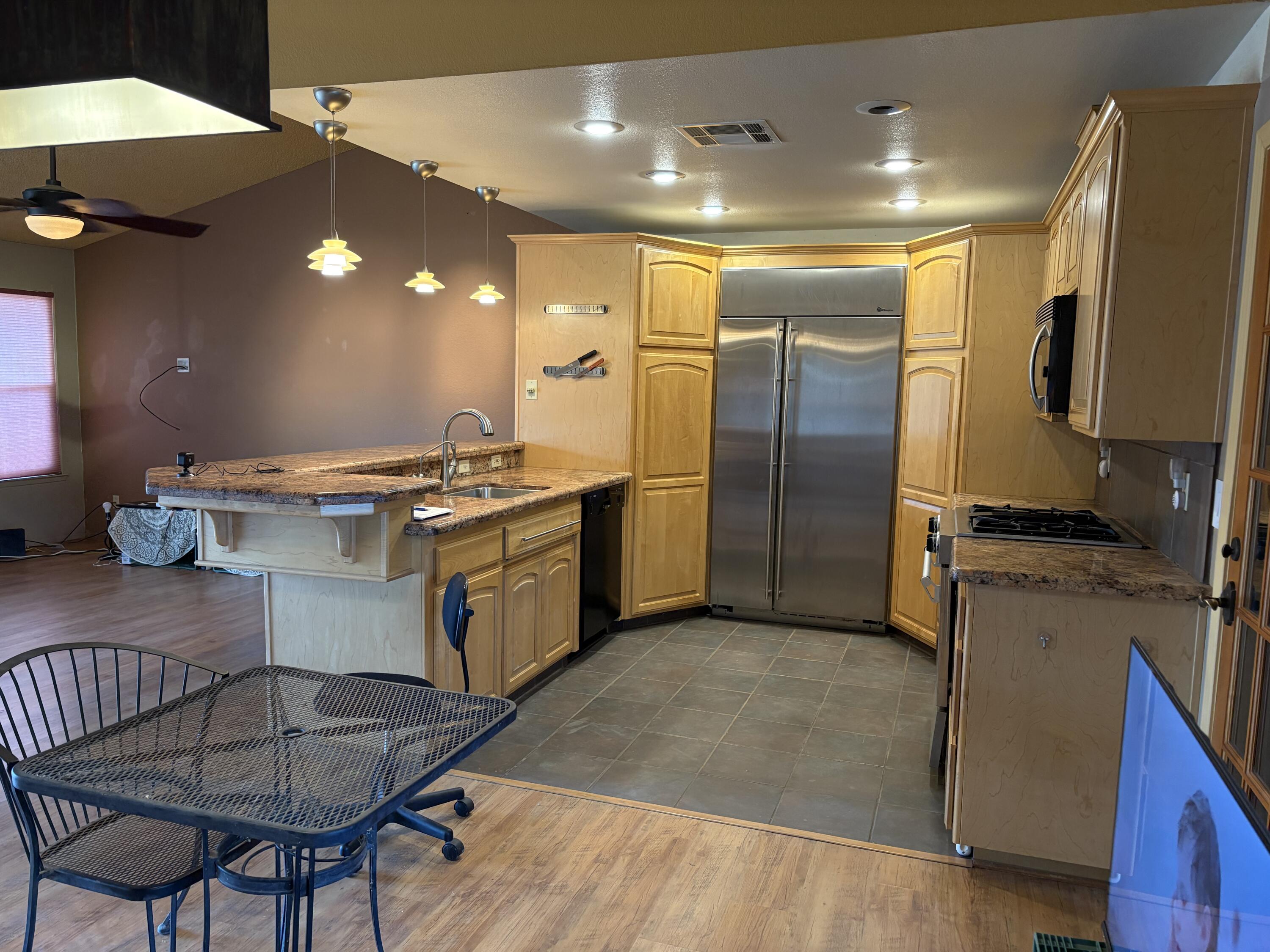 808 Vine Street Exeter, CA 93221 - Photo 10 of 27 Kitchen