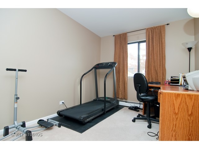 12 Parkside Court, Unit 4 Vernon Hills, IL 60061 - Photo 11 of 16 a room with gym equipment and a window