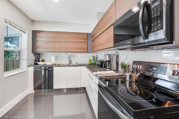 $3,699 | 2990 Northwest 50th Street, Unit WHOLE, Miami, FL 33142