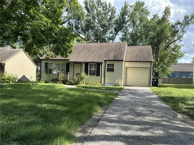 $215,000 | 5307 West 50th Terrace, Roeland Park, KS 66205