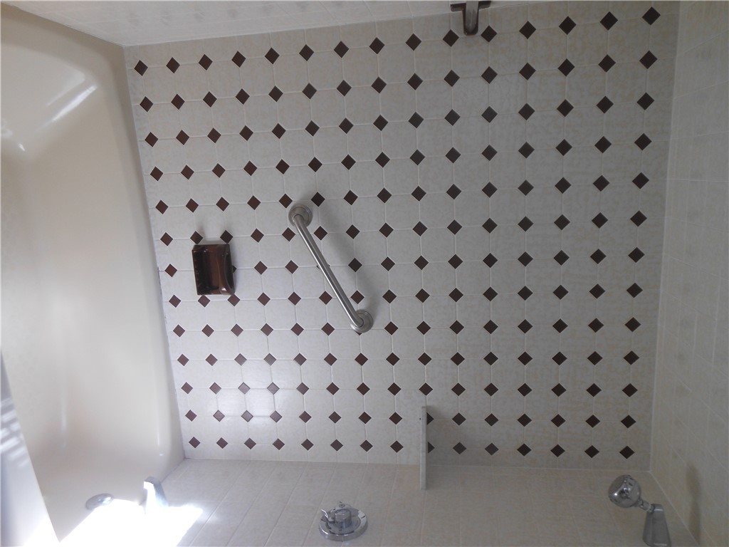 51 Carpenter Road Scituate, RI 02825 - Photo 13 of 28 CERAMIC TILE AROUND TUB/SHOWER