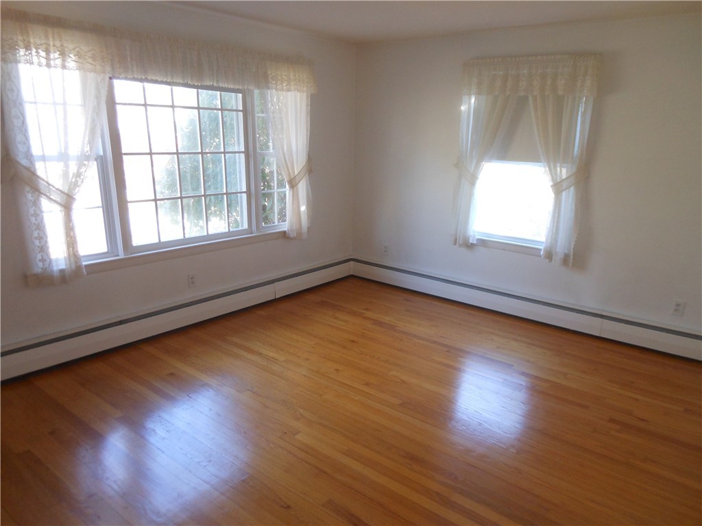 51 Carpenter Road Scituate, RI 02825 - Photo 6 of 28 LIVING ROOM