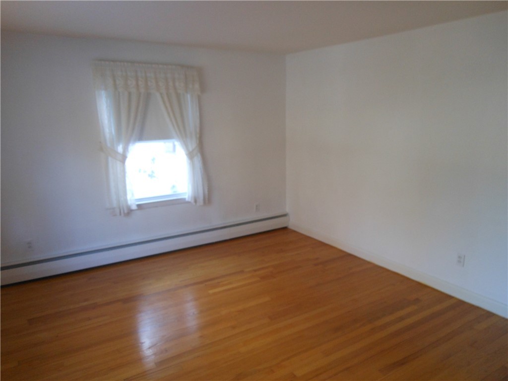 51 Carpenter Road Scituate, RI 02825 - Photo 7 of 28 LIVING ROOM