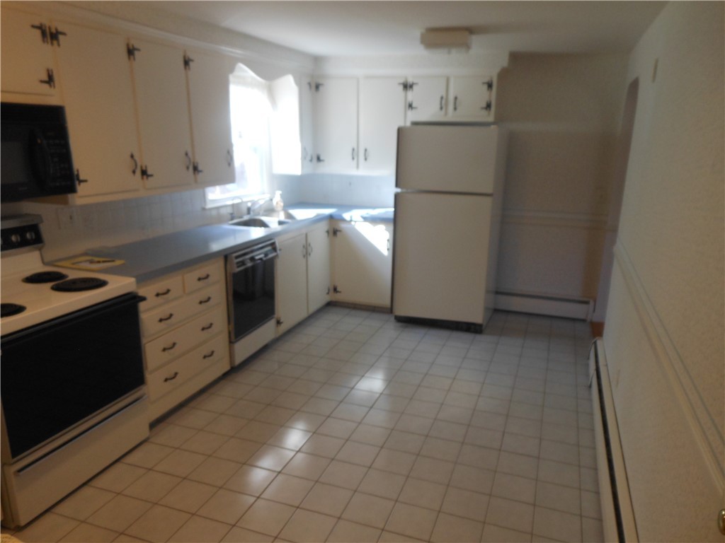 51 Carpenter Road Scituate, RI 02825 - Photo 8 of 28 KITCHEN WITH DINING AREA