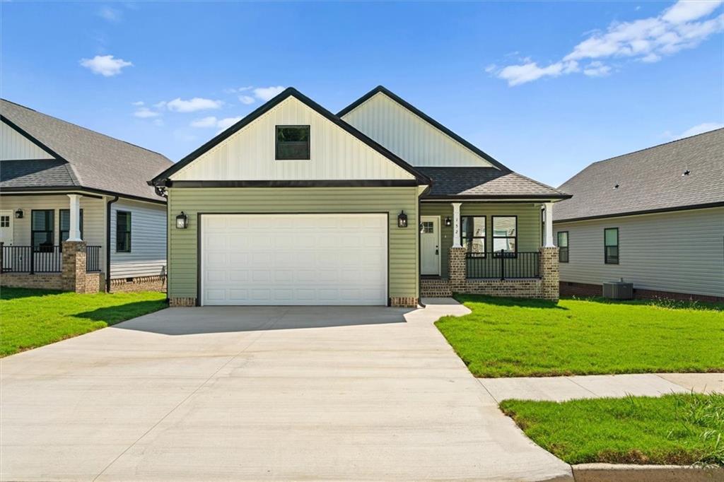 152 Washington Street Dalton, GA 30721 - Photo 3 of 40 a front view of a house with a yard and garage