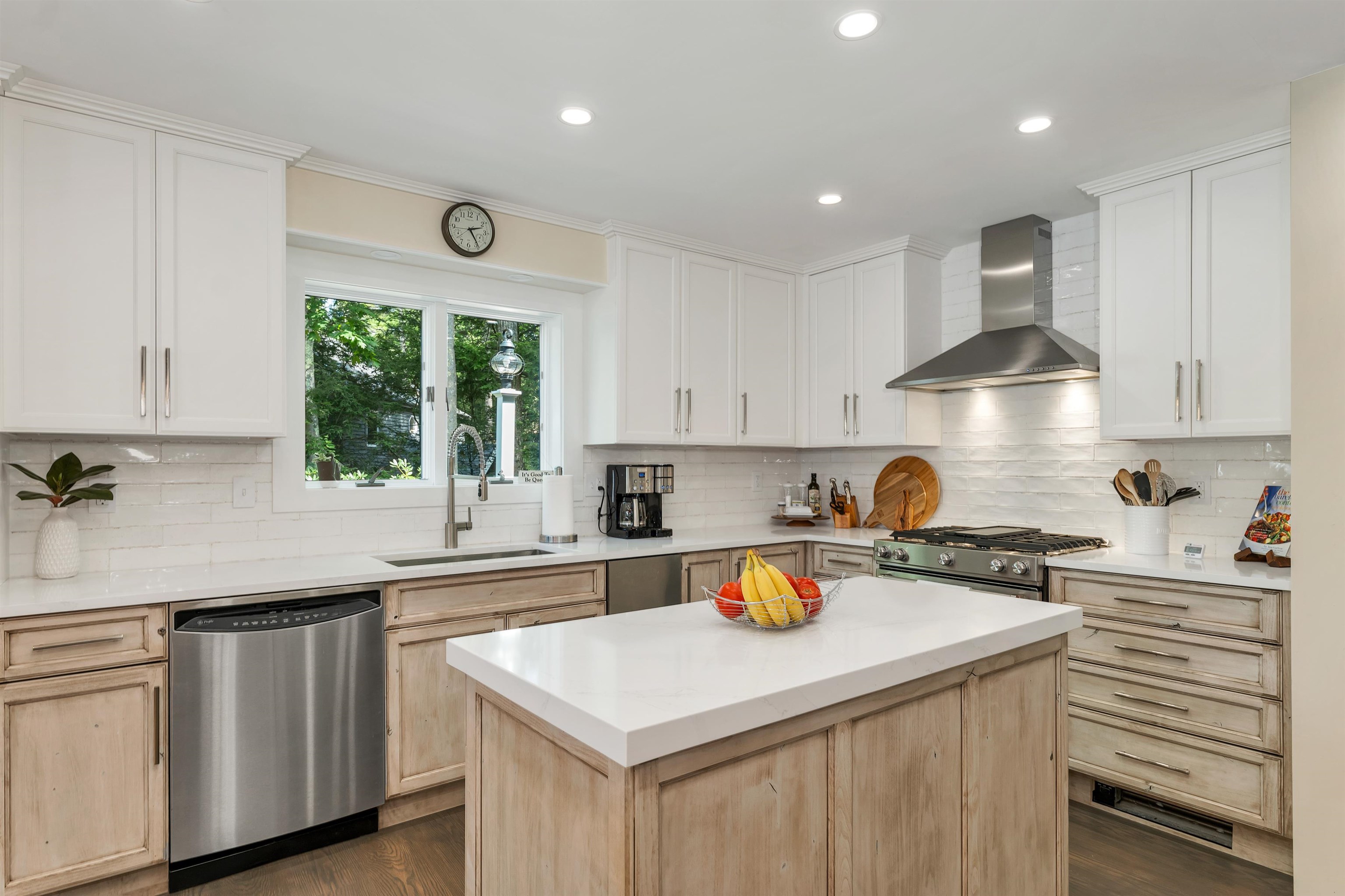 136 Oakwood Road Wolfeboro, NH 03894 - Photo 17 of 38