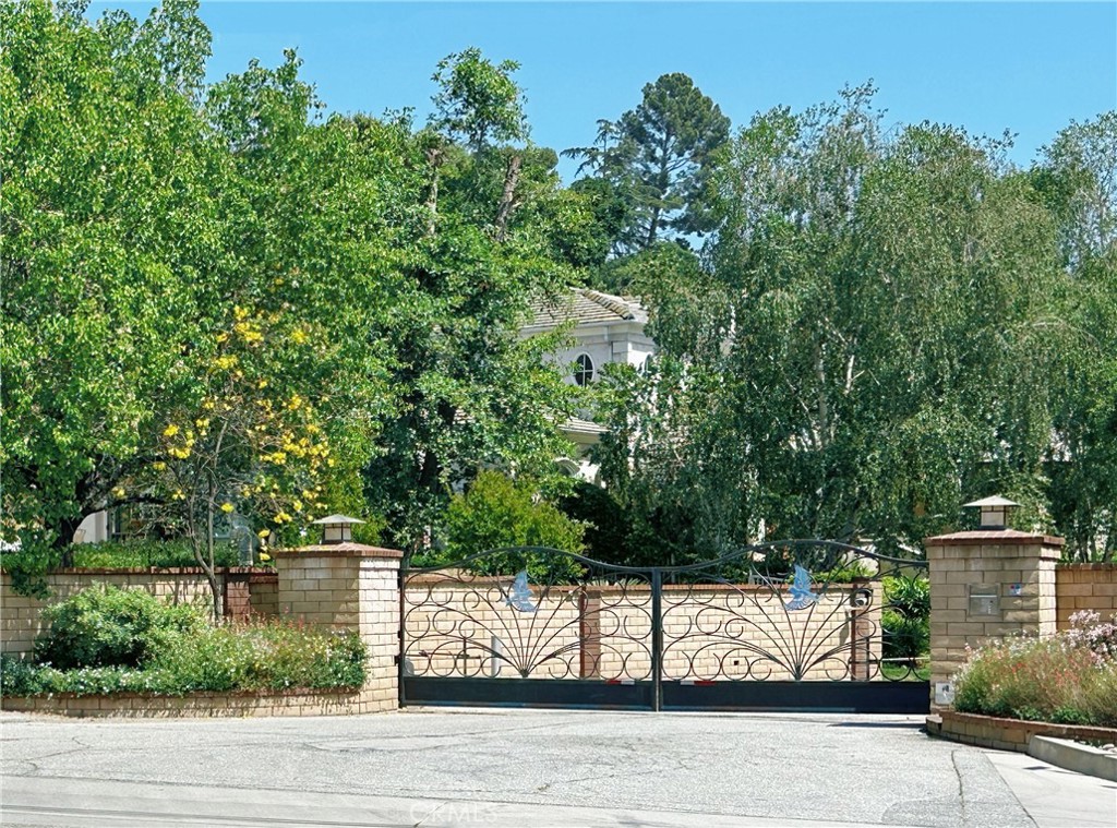 1826 Bluebird Road Glendora, CA 91741 - Photo 6 of 6 a view of a yard from a balcony