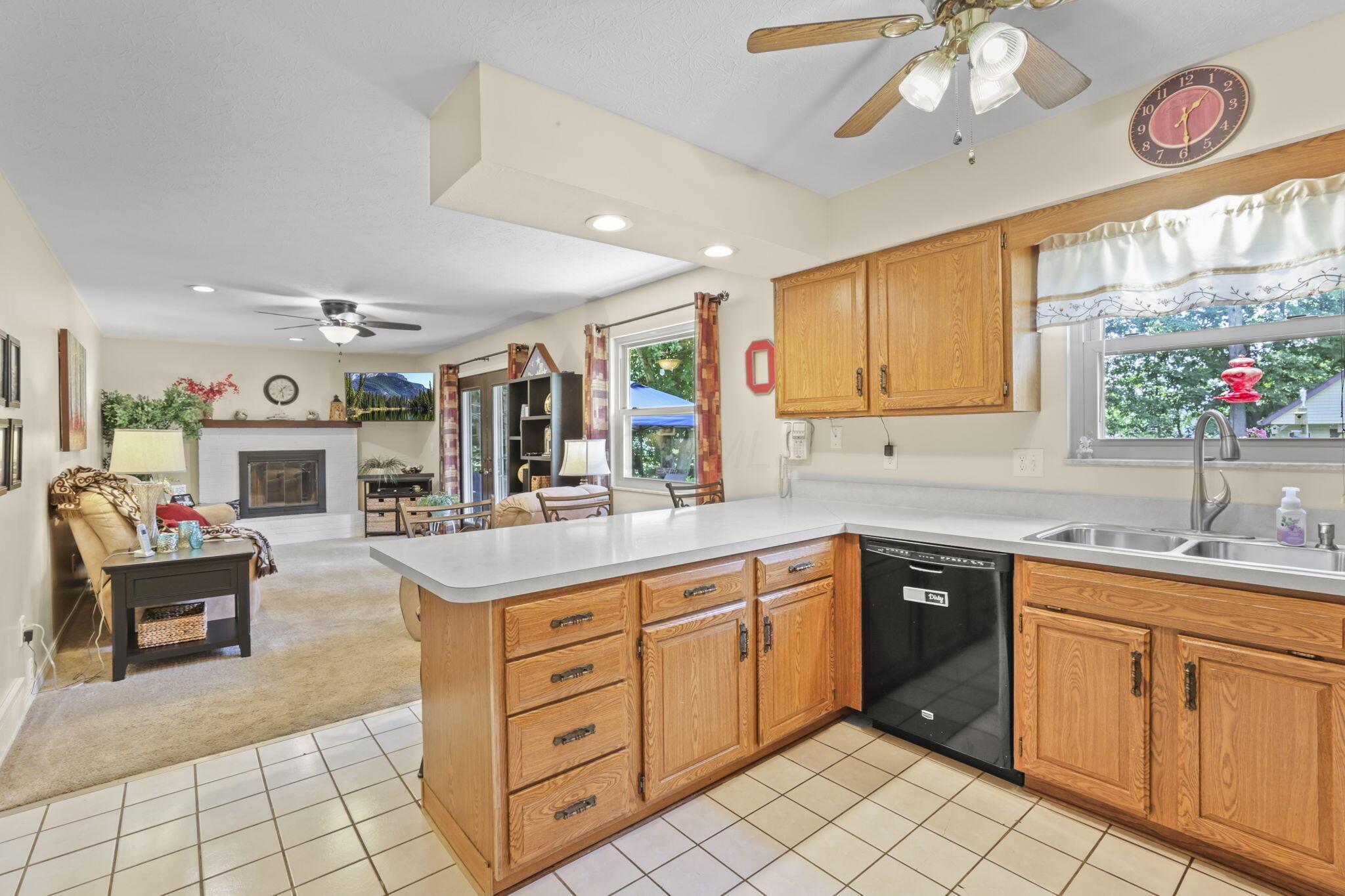 84 Hawthorn Road Southwest Pataskala, OH 43062 - Photo 23 of 66 Kitchen