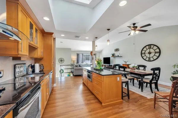 $775,000 | 3 Terrace Drive, Hauppauge, NY 11788