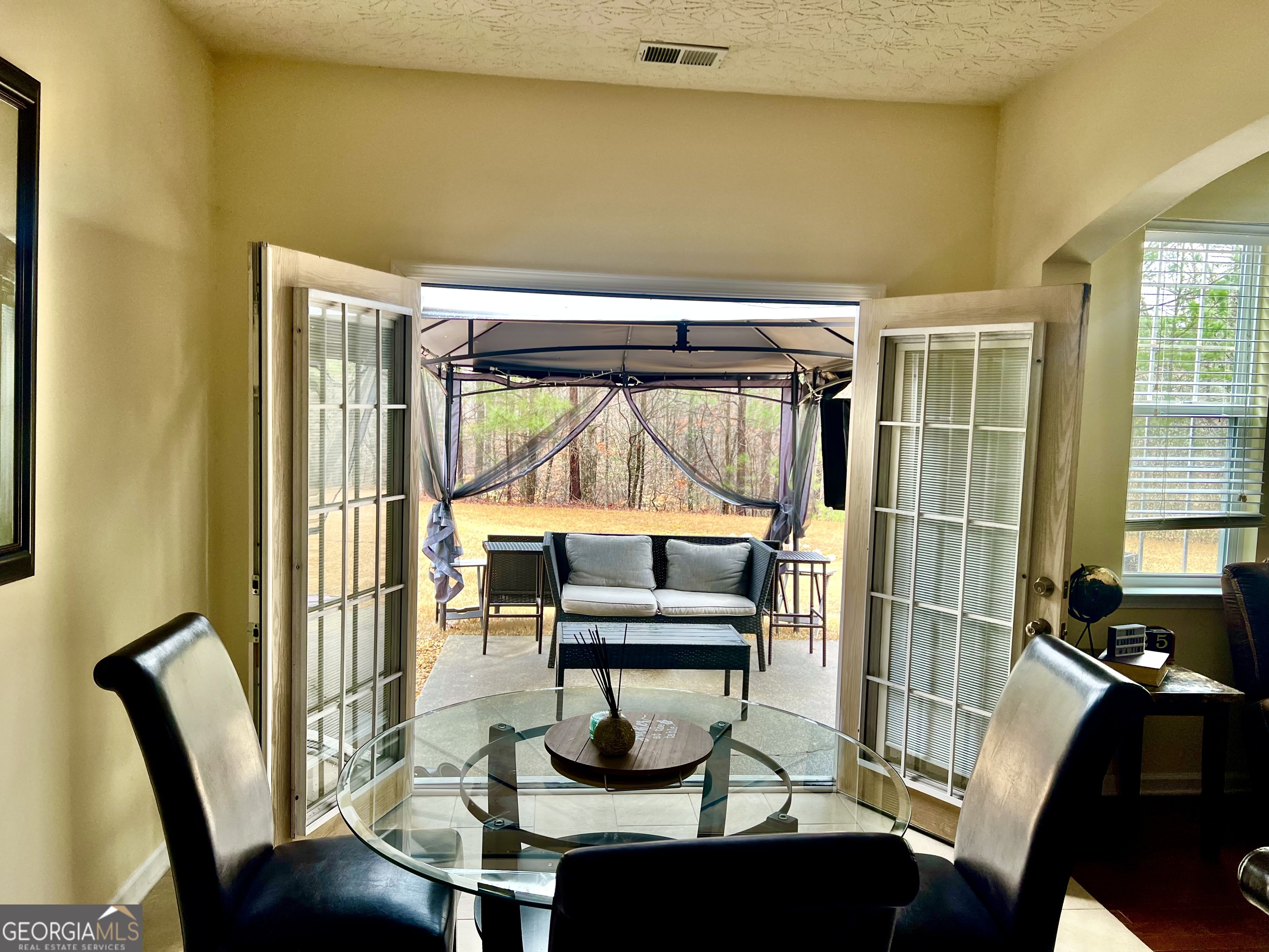 5556 Cascade Run South Fulton, GA 30336 - Photo 33 of 35 a view of entryway with furniture