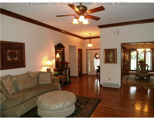 2011 Branchside Road Hurricane, WV 25526 - Photo 2 of 16 Living Room.