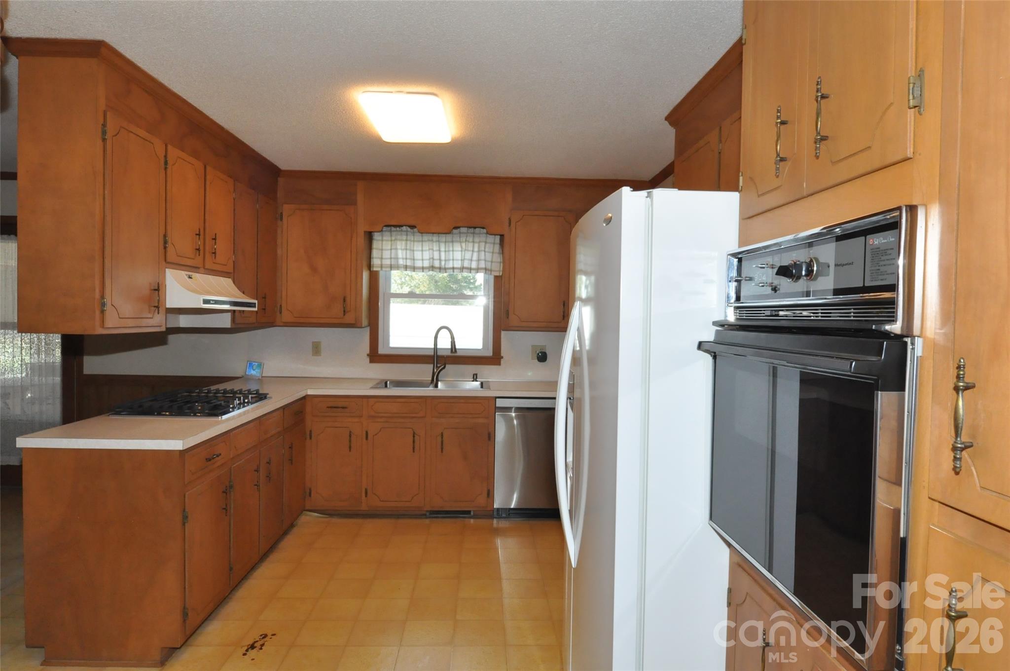 1316 Cornwell Road Blackstock, SC 29014 - Photo 6 of 48 a kitchen with stainless steel appliances granite countertop a refrigerator a sink dishwasher a stove and a microwave oven