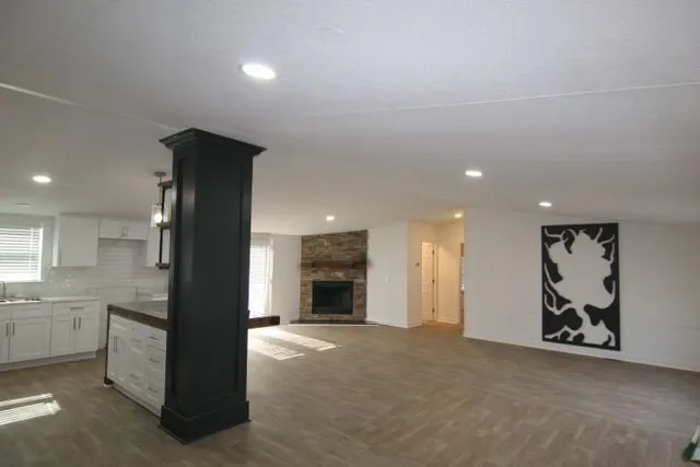 an empty room with a garage and painted walls