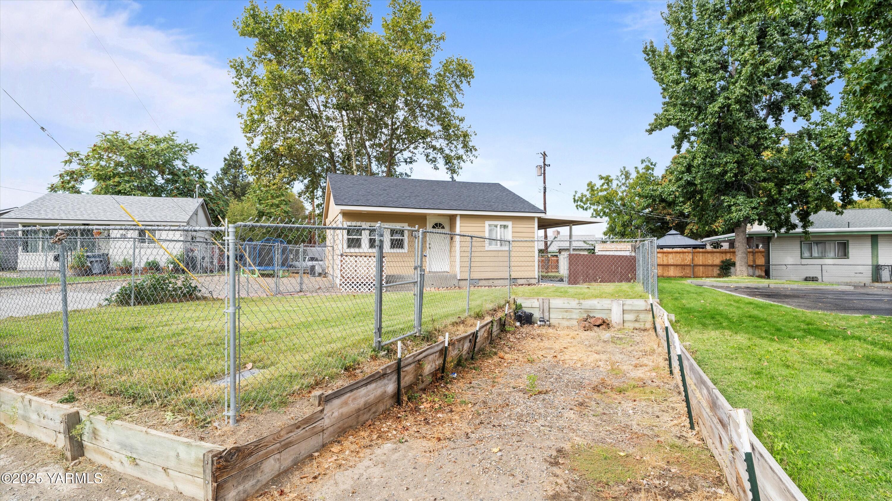 1802 Symons Street Richland, WA 99354 - Photo 12 of 23 a view of a house with a yard and sitting area