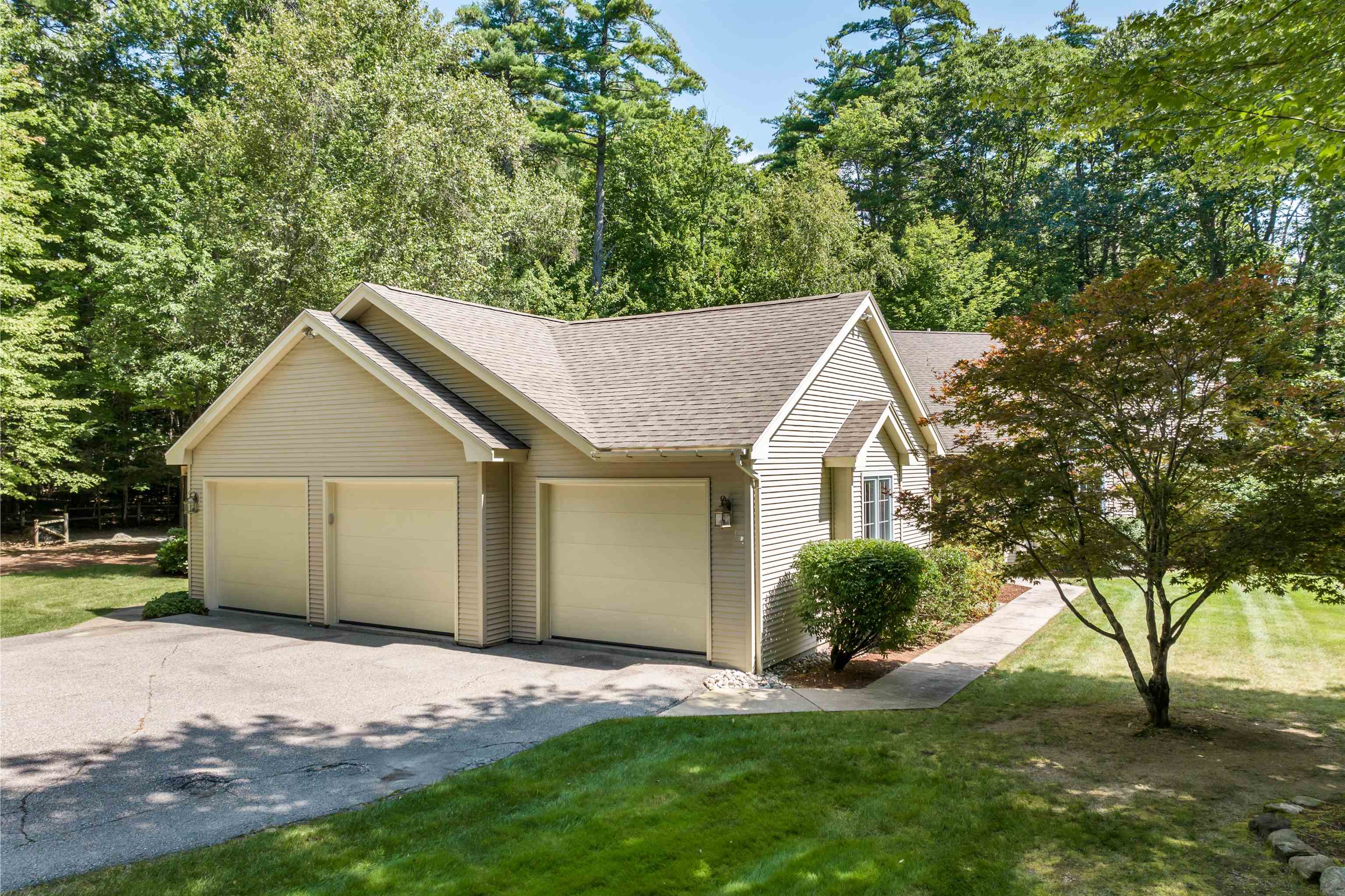 93 Spruce Road Wolfeboro, NH 03894 - Photo 36 of 40 Gallery Image 36