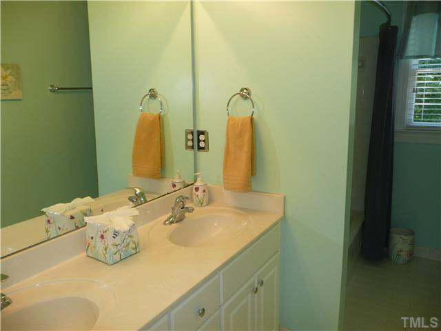 5117 Big Creek Road Raleigh, NC 27613 - Photo 20 of 25 Bathroom