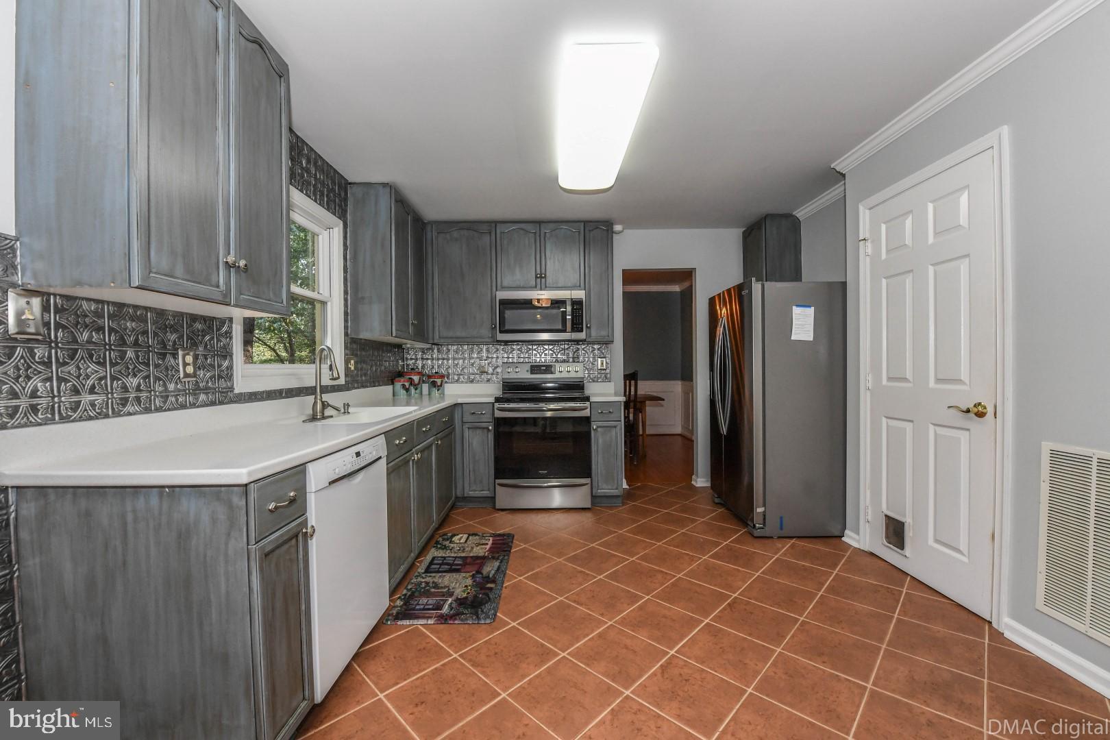 6786 Balmoral Ridge New Market, MD 21774 - Photo 9 of 36 Updated kitchen with brand new SS appliances