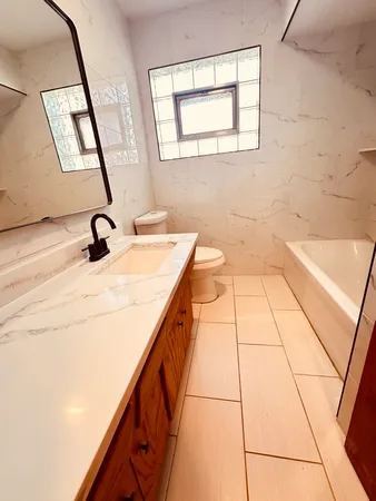 $1,600 | 2823 West 71st Street, Chicago, IL 60629